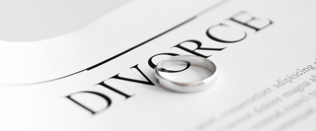 چگونه زن می تواند حق طلاق بگیرد ؟